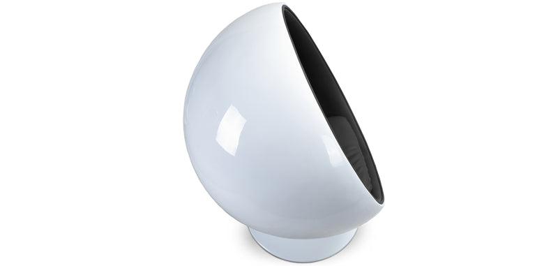 Poltrona Design Boule - Revestida em Similicouro - Batton