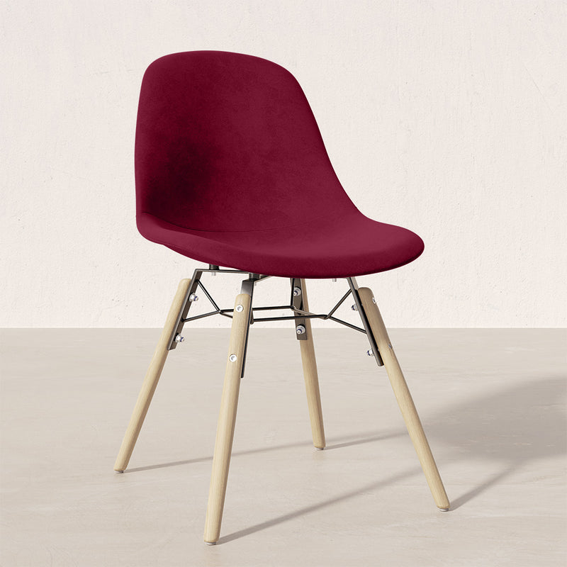 Velvet Dining Chair - Scandinavian Design and Wooden Legs - Skögur