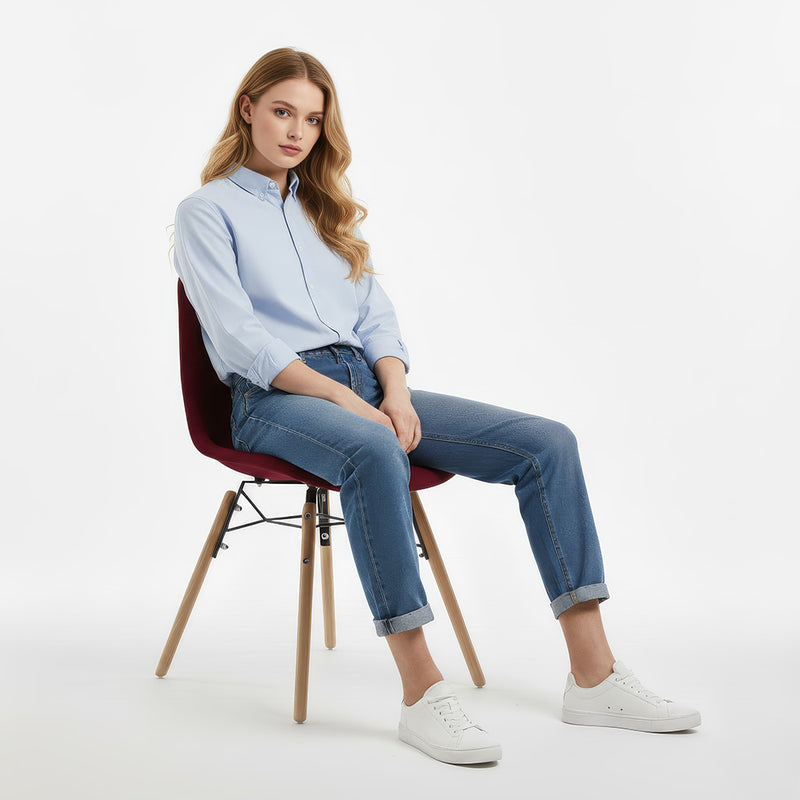 Velvet Dining Chair - Scandinavian Design and Wooden Legs - Skögur