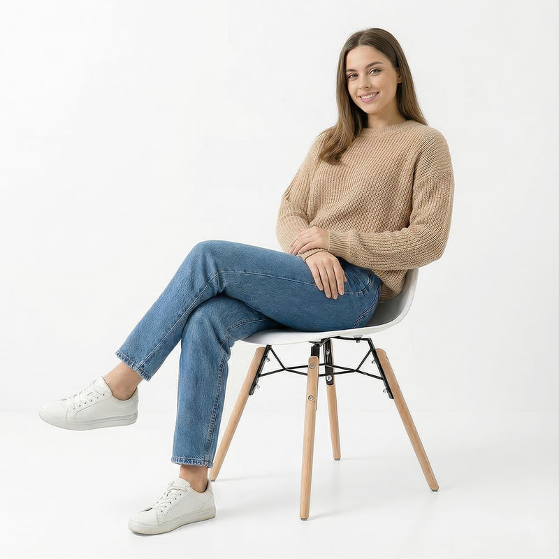 Dining chair with natural wood legs – Modern style and functionality - Broly