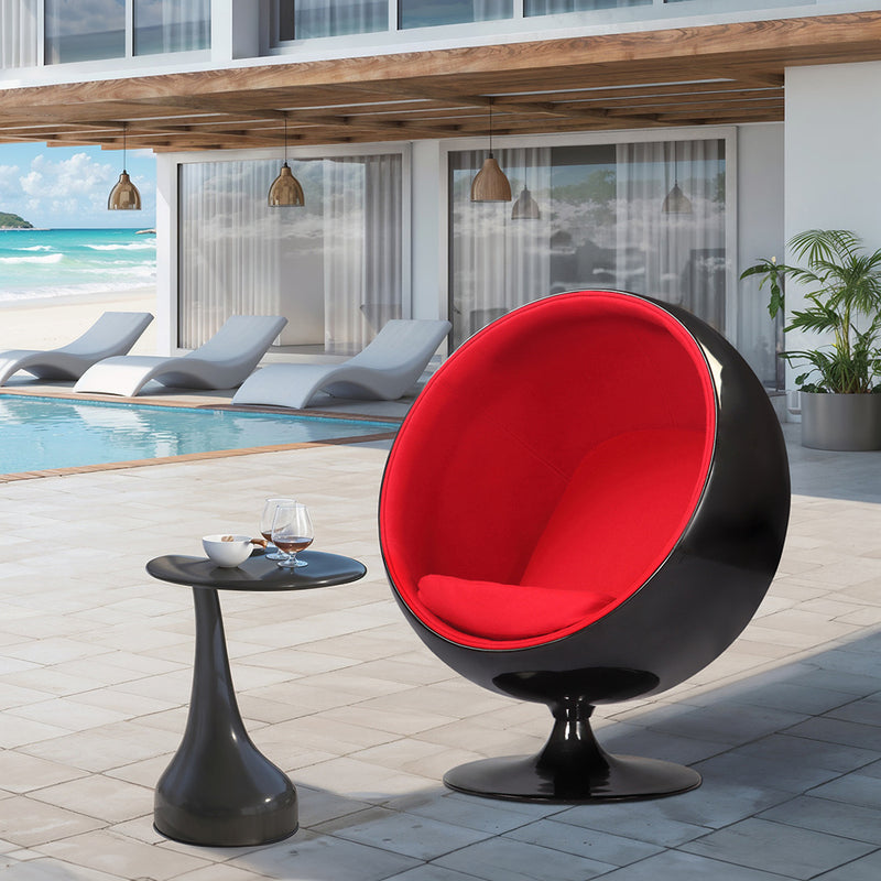 Poltrona Ball, guscio nero e rivestimento interno rosso in tessuto