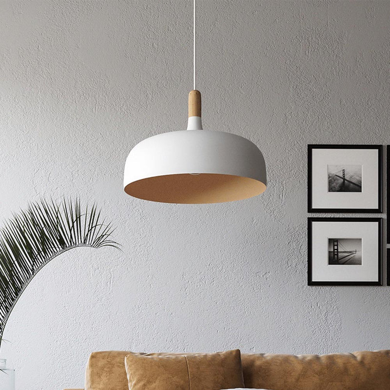 Plafondlamp van zwart metaal en hout