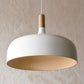 Plafondlamp van zwart metaal en hout