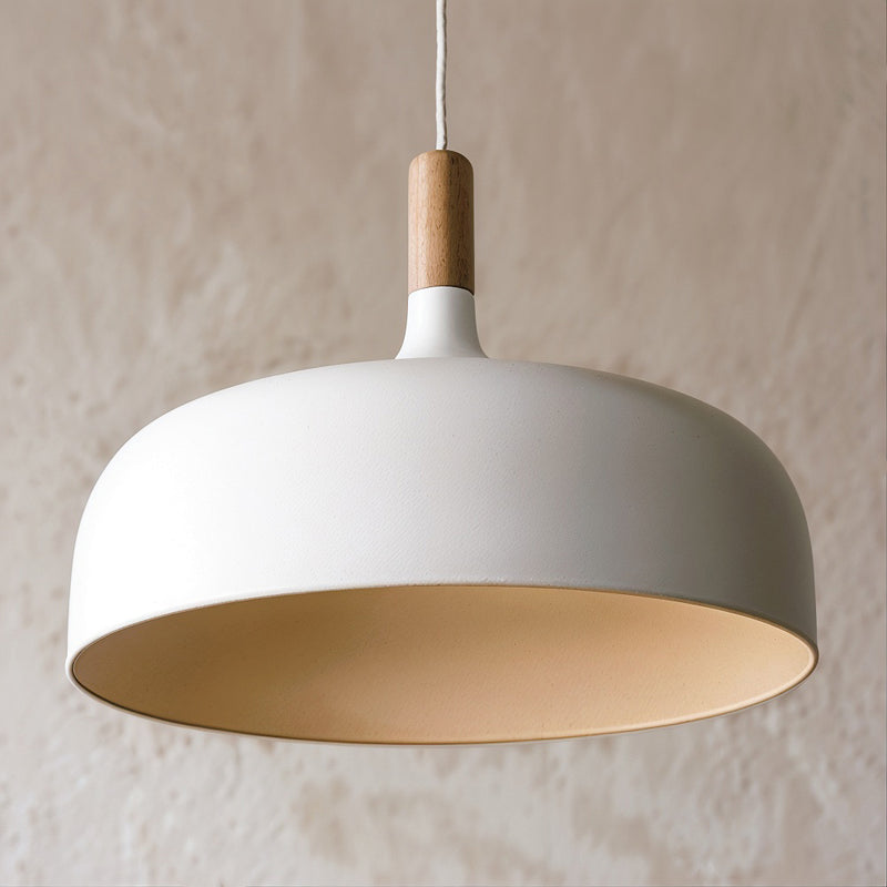 Plafondlamp van zwart metaal en hout