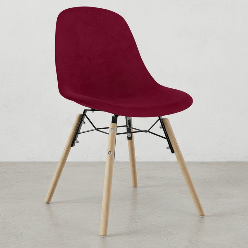 Velvet Dining Chair - Scandinavian Design and Wooden Legs - Skögur