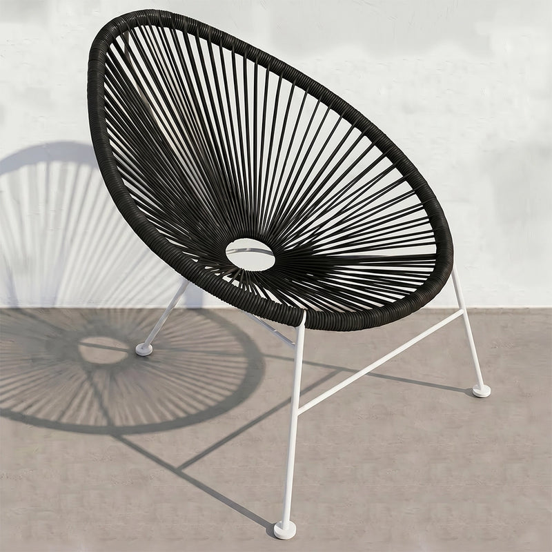 Silla Acapulco con patas blancas, estructura de acero artesanal y asiento ovalado de varillas de PP, para interior y exterior