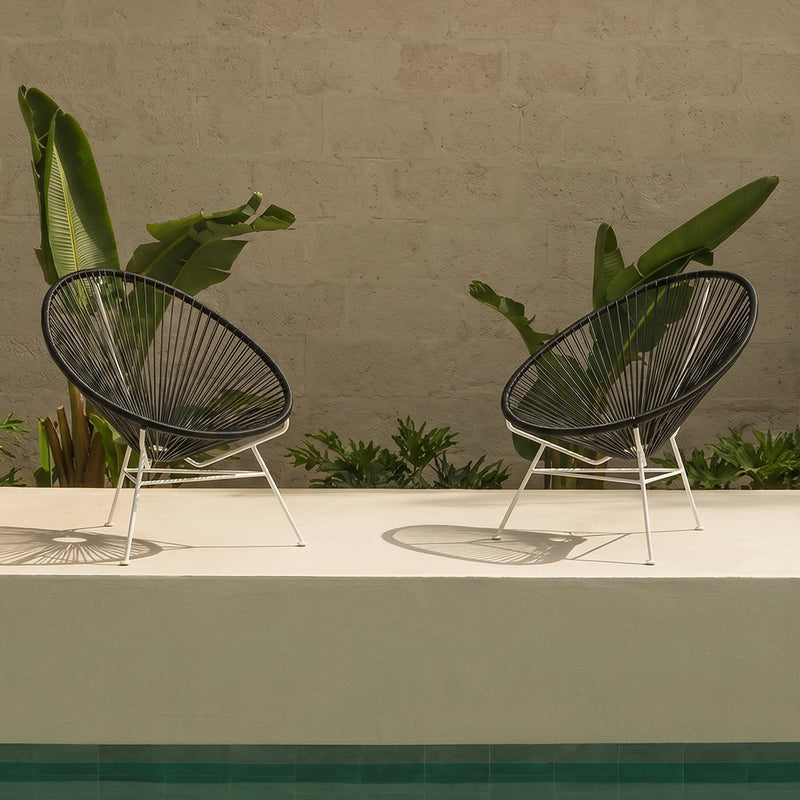Silla Acapulco con patas blancas, estructura de acero artesanal y asiento ovalado de varillas de PP, para interior y exterior